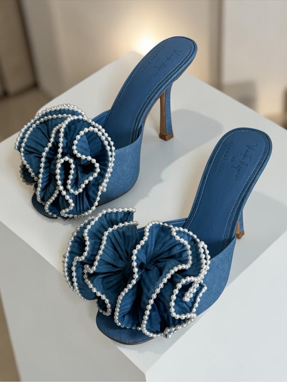 Gianni Bini Blue Denim Pearl-Trim Bow Slide Mules! Size 9! EUC!!! - Picture 8 of 13